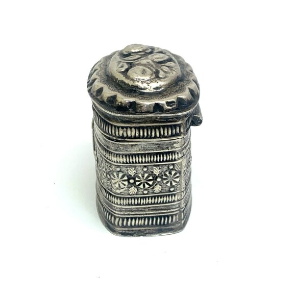 Dutch Box Antique Silver Pillbox Snuff Decorative Lion Hallmark Design 1.5'' - Picture 13 of 13
